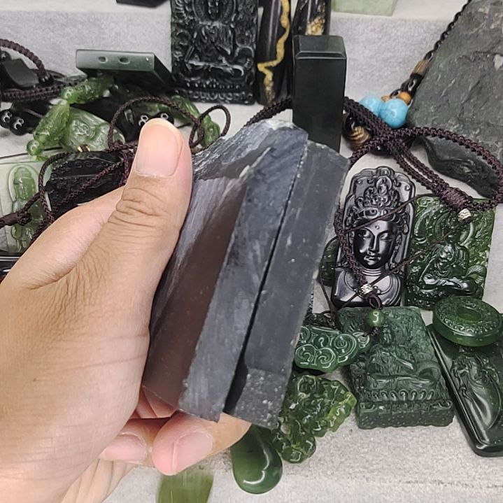 学***工未镶嵌蛇纹石玉吊坠