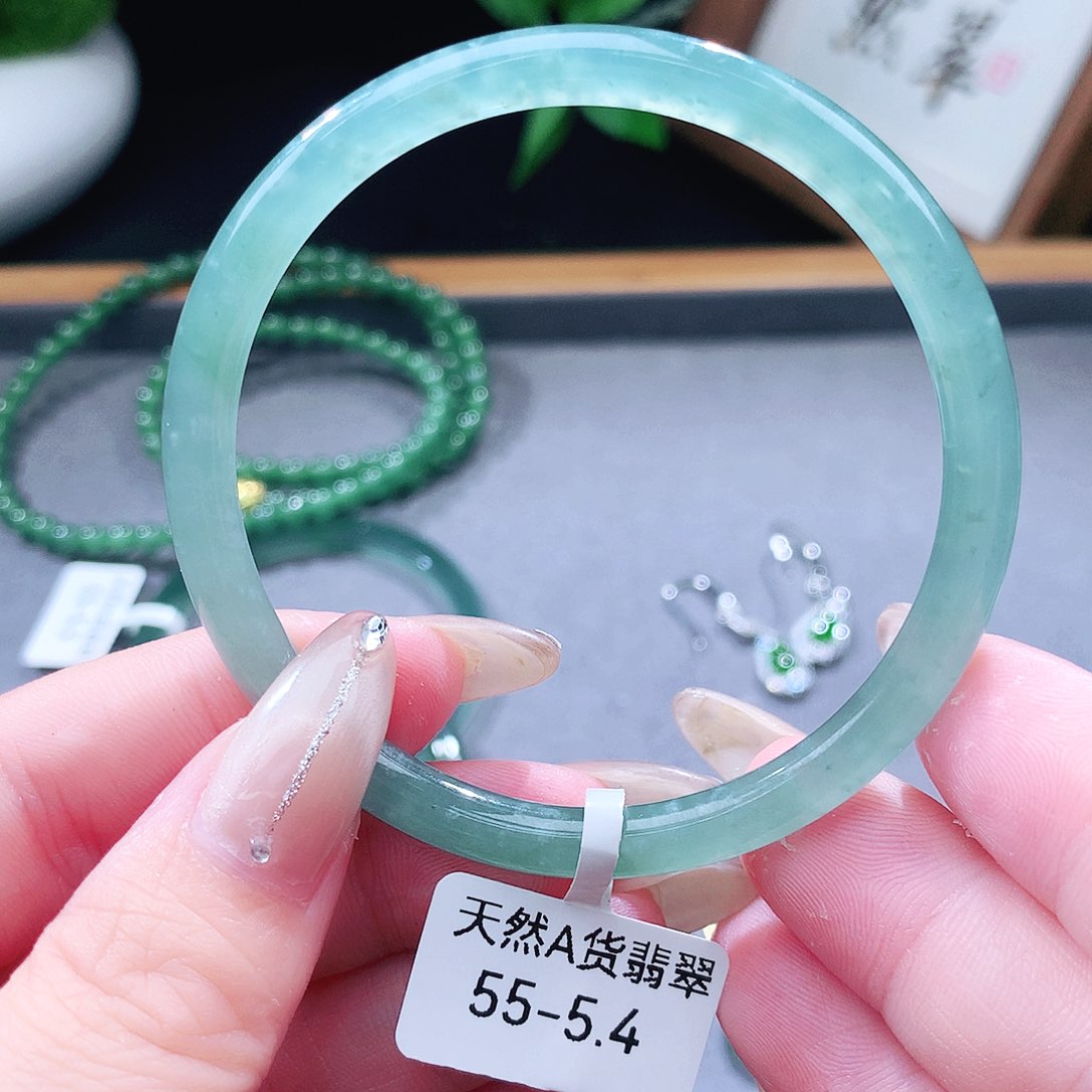 翡翠手镯（圆镯）未镶嵌
