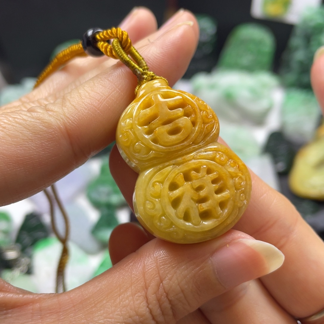 翡翠颈饰未镶嵌牌子