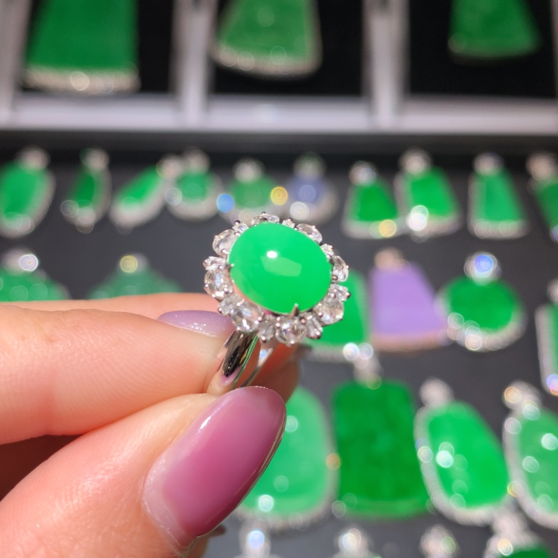 翡翠颈饰18K金镶嵌翡翠