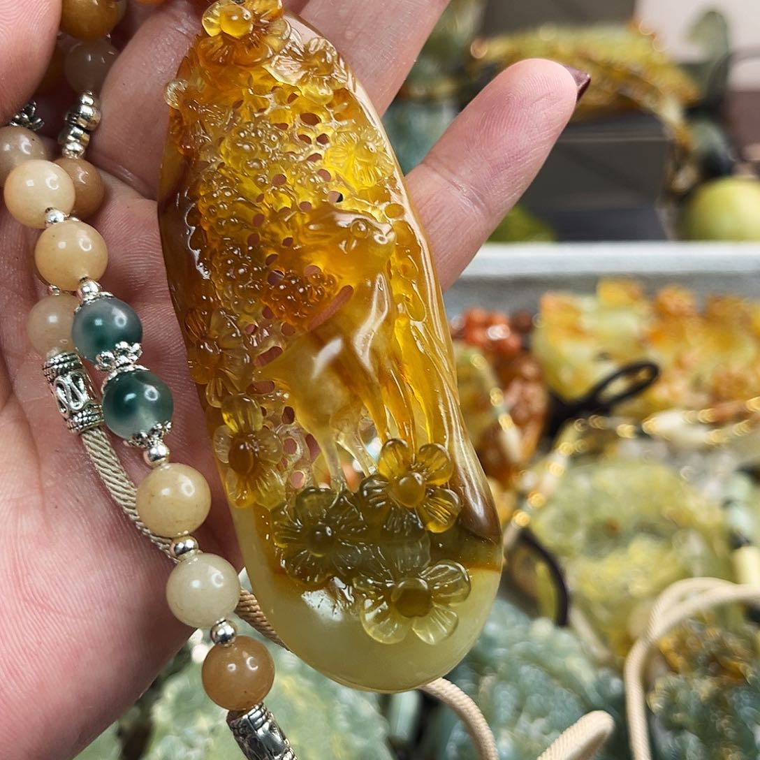 蛇纹石玉颈饰未镶嵌