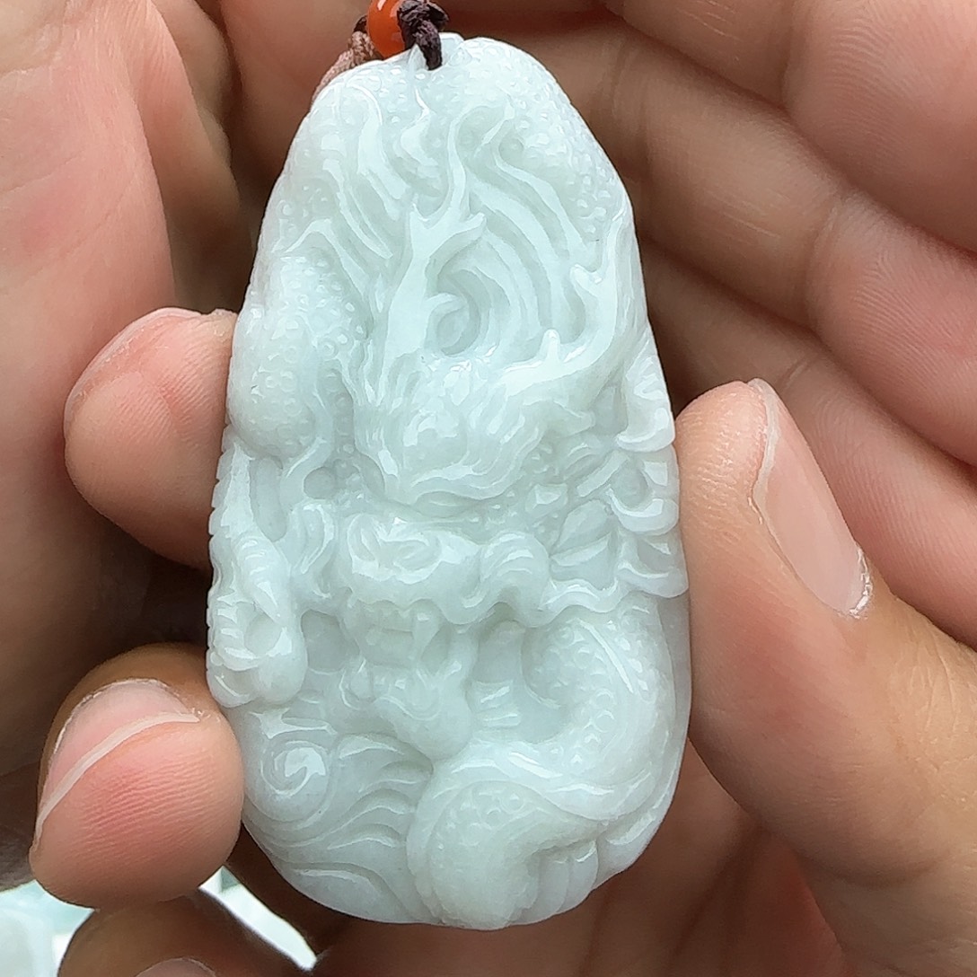 翡翠颈饰未镶嵌成*翡翠