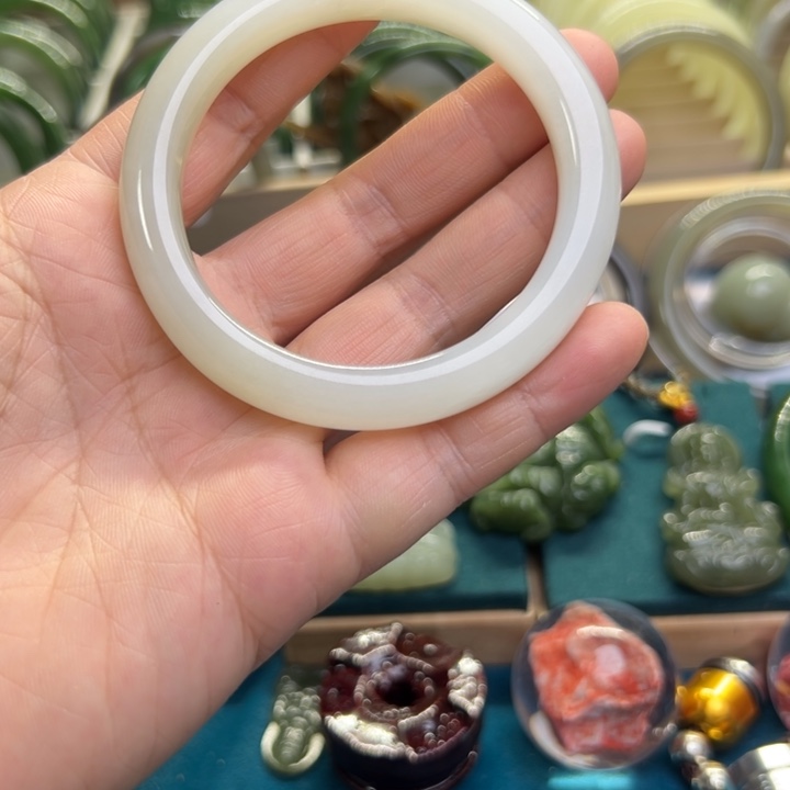 和田玉手镯未镶嵌55.8圈围0110