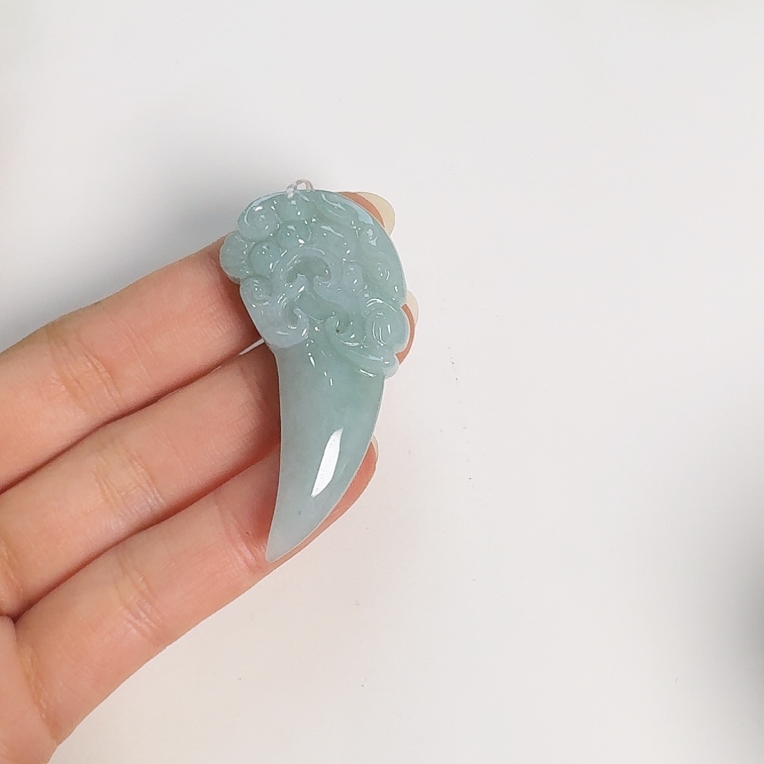 翡翠颈饰未镶嵌龙牙吊坠