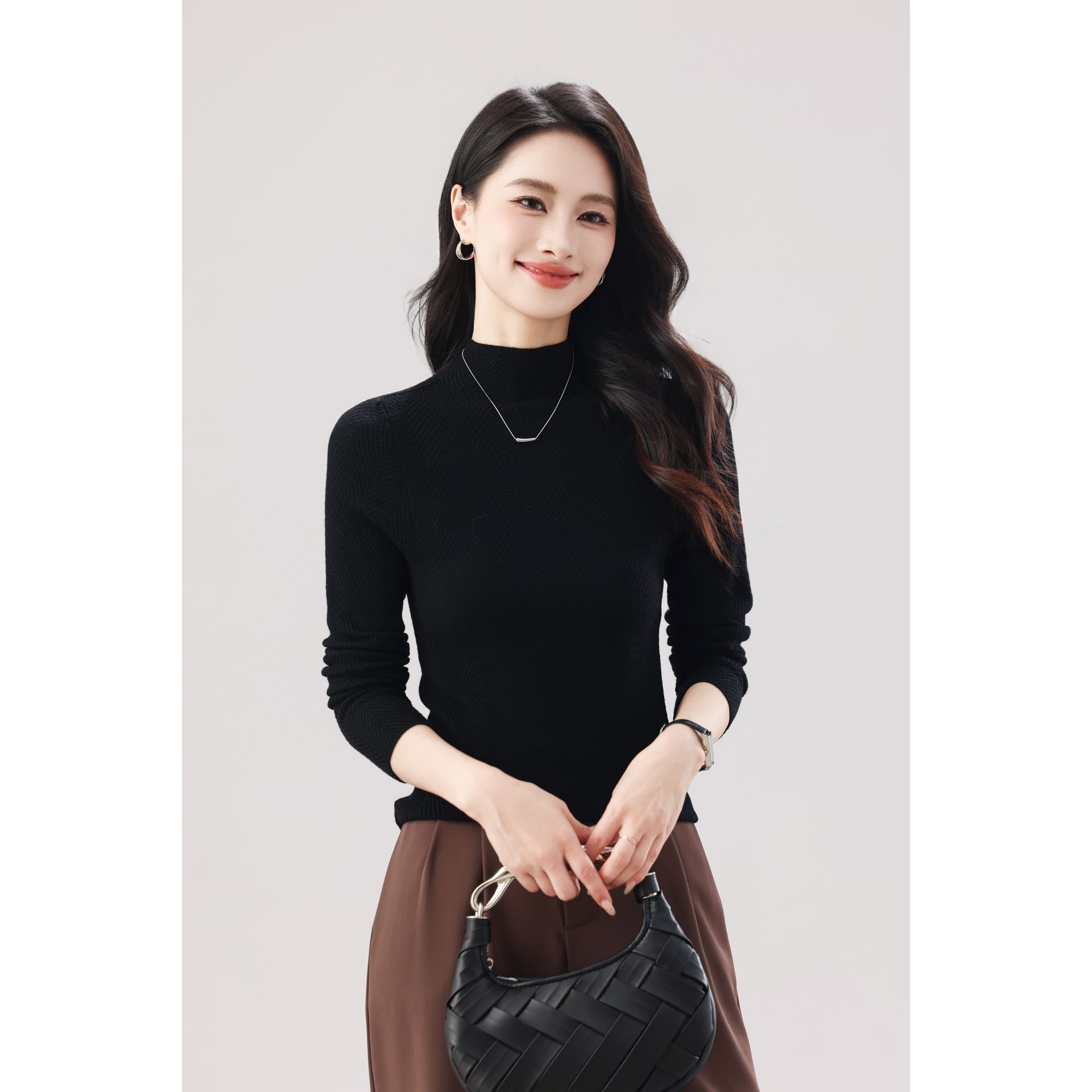 【欧蔓依OMYB88106鱼骨纹半高领打底衫时尚高领羊毛打底衫洋气百搭
