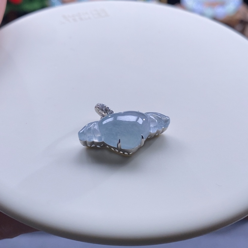 【闪购商品】翡翠颈饰18K金镶嵌冰蓝爱心吊坠