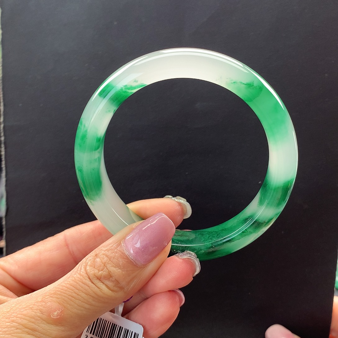【闪购商品】石英质玉手镯未镶嵌世****关