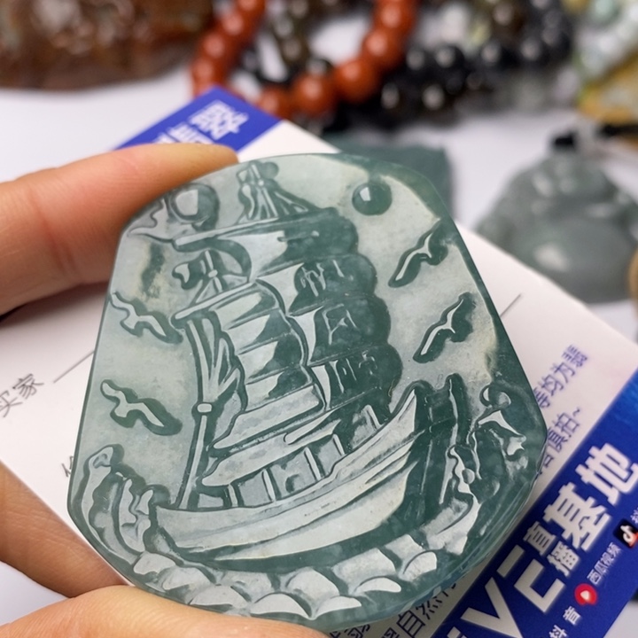 翡翠颈饰未镶嵌翡翠