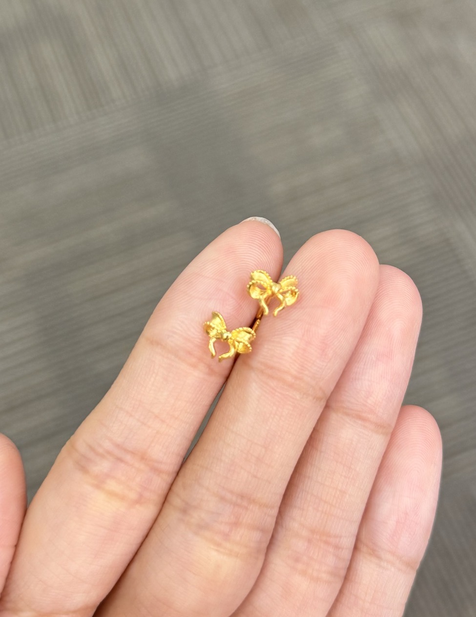 足金999 小爱心在逃弯钩耳钉