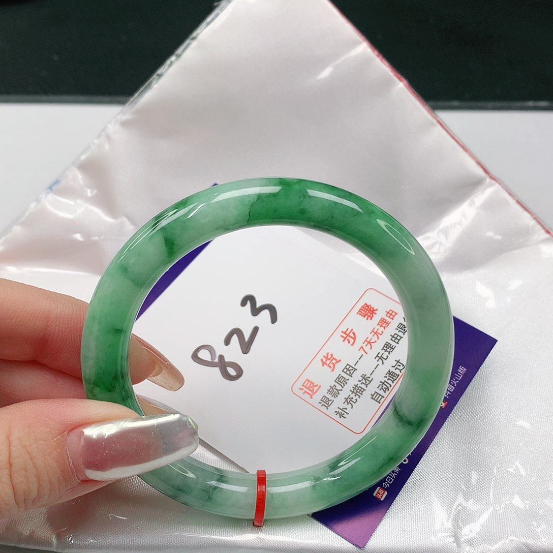 翡翠手镯（圆镯）未镶嵌翡翠手镯