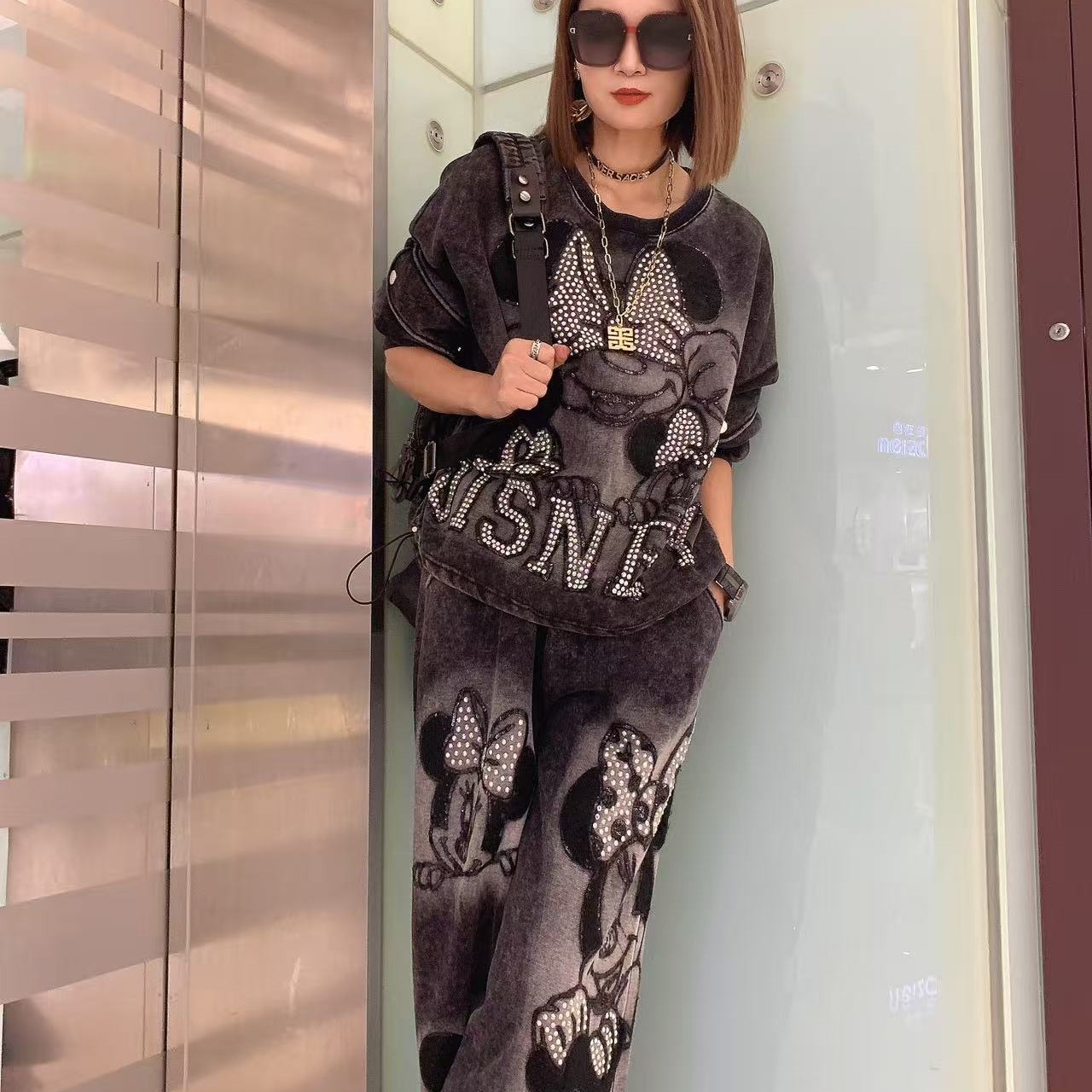 欧韩潮牌一1986黑色加绒卫衣