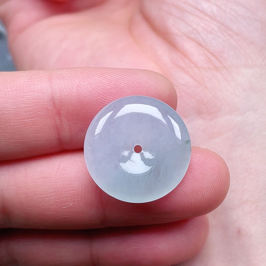 翡翠未镶嵌颈饰平安扣