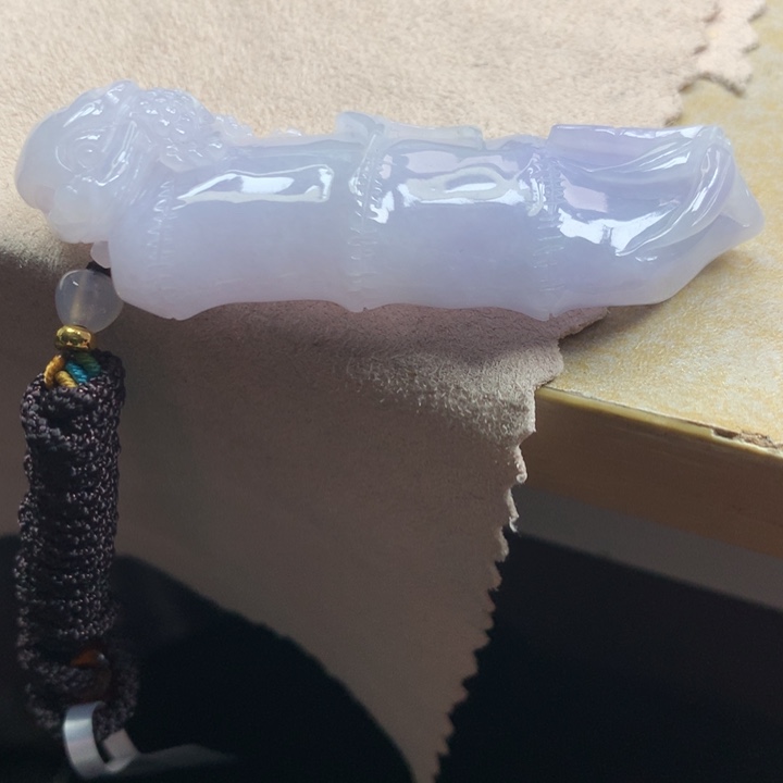 翡翠颈饰未镶嵌吊坠