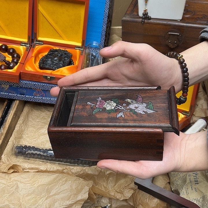 大叶紫檀（黑酸枝木类）