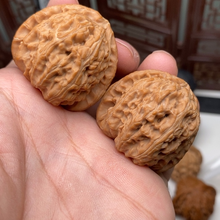 文玩核桃吊坠祭****发37.5三角白