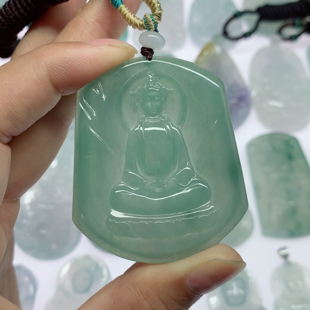 翡翠颈饰未镶嵌素衣观音