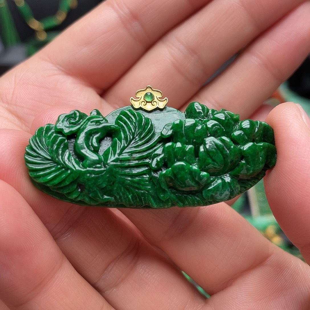 翡翠18K金镶嵌颈饰