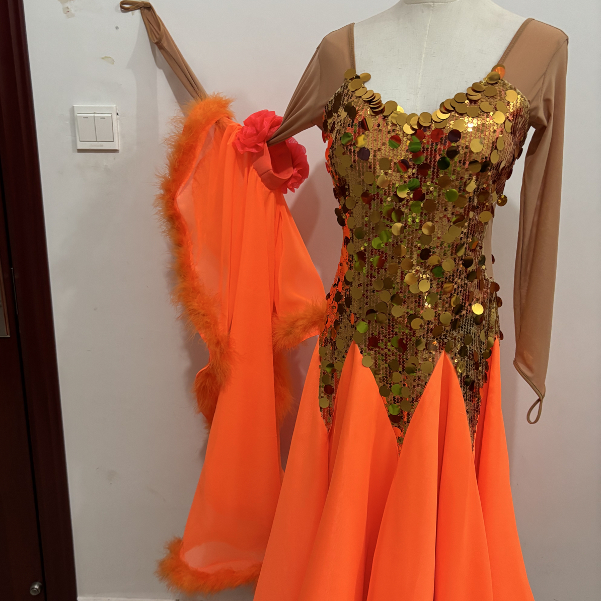 新款摩登舞连衣裙性感修身适合舞会亮片连衣裙