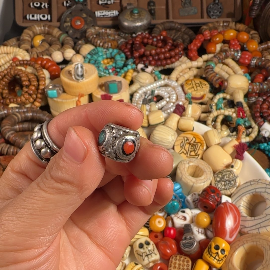 一***对大叶紫檀（黑酸枝木类）