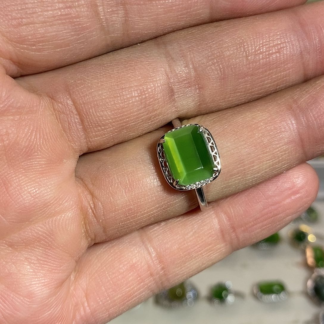 【闪购商品】银S925镶嵌戒指和田玉（碧玉）千****牵
