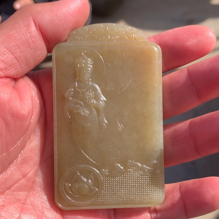 颈饰未镶嵌透闪石质玉