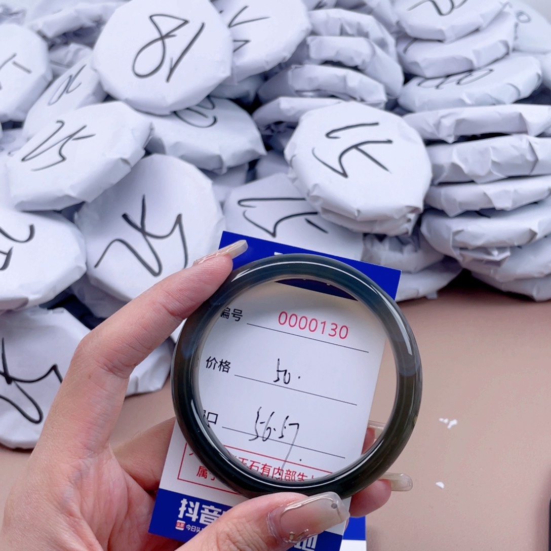 玛瑙/玉髓手镯未镶嵌130