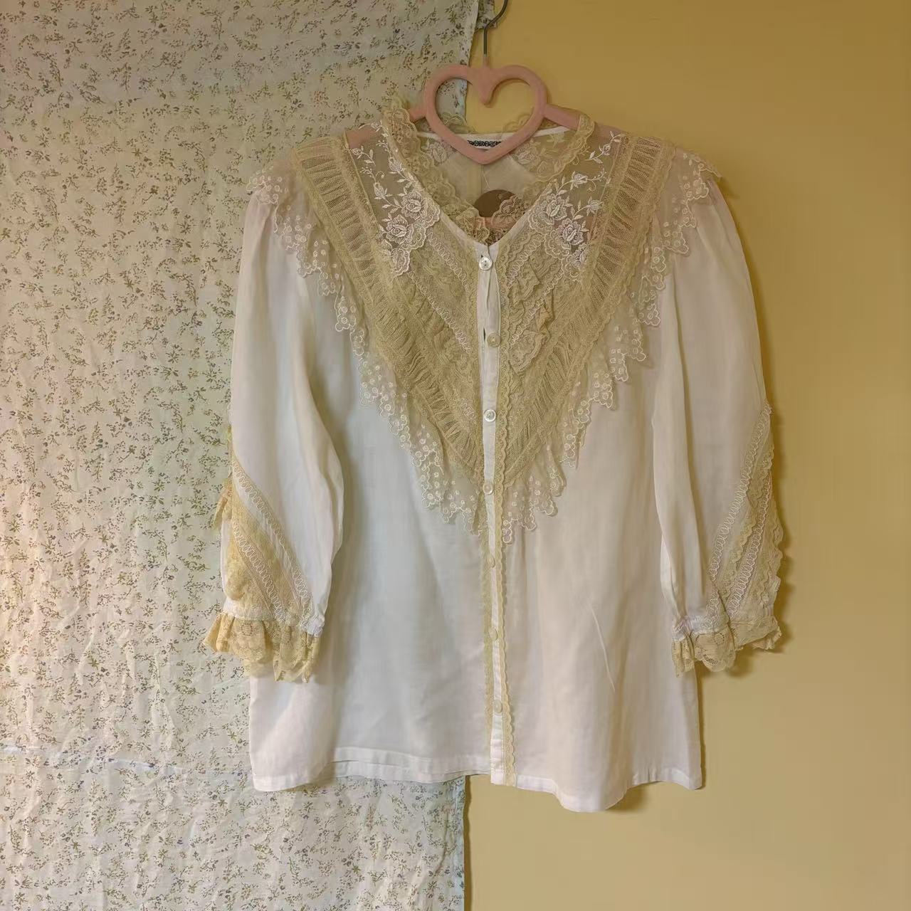 板栗复古屋气质蕾丝百搭休闲时尚白色绣花拼接春季夏季