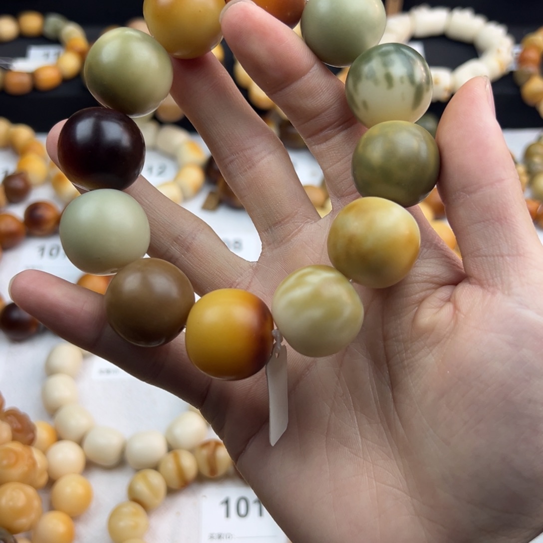 白玉菩提吊坠微瑕