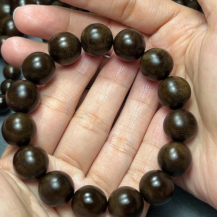 沉香手串白棋玉化