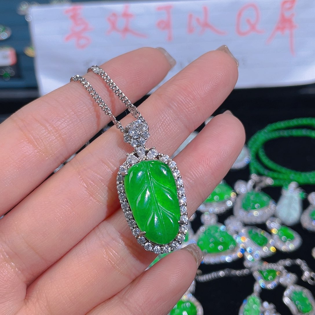 吊坠(赠链)银S925镶嵌翡翠