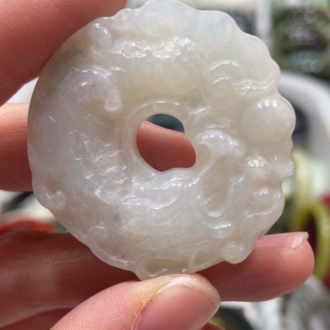 蛇纹石玉颈饰未镶嵌微瑕
