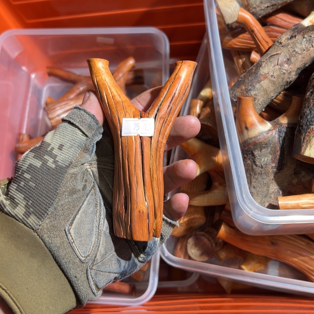 李***军火琉璃树杈木弓手工制作