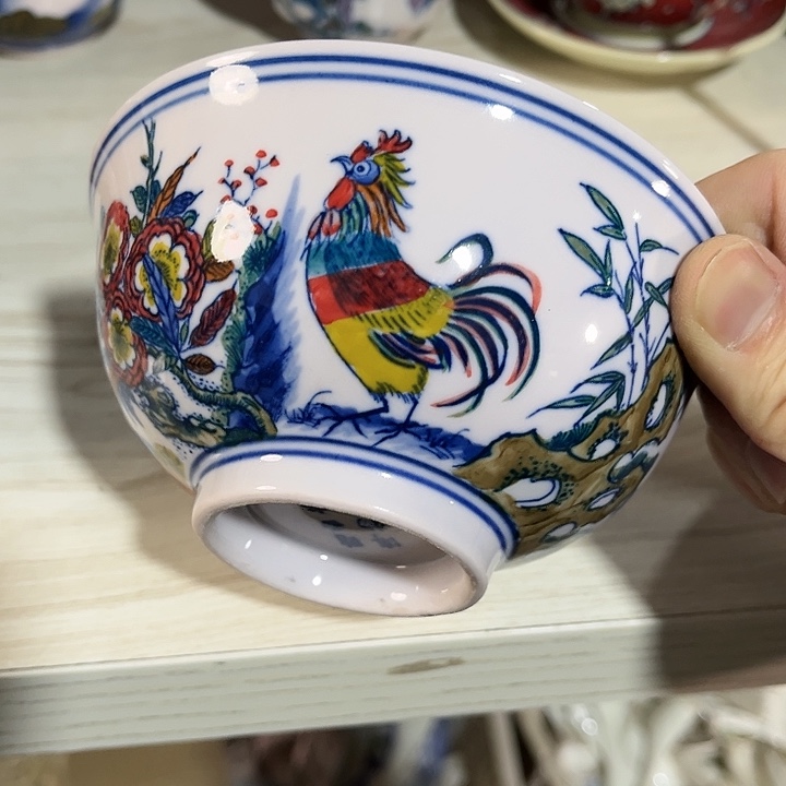 瓷片//////直径12.5厘米。红。