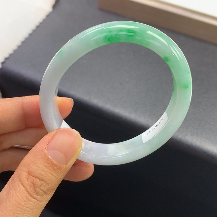 翡翠未镶嵌手镯退货需手镯吊牌标签完好贵妃镯