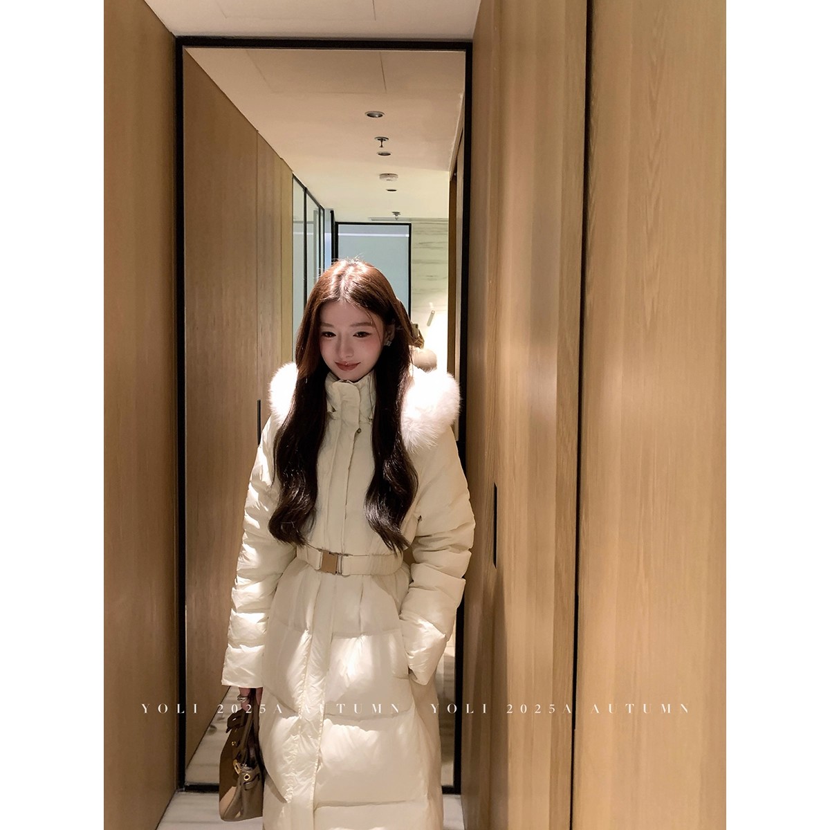 YOLI 张宥利 狐狸毛领收腰连帽羽绒服女冬季保暖长款鹅绒服厚外套
