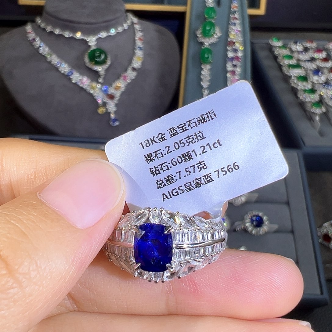 蓝宝石戒指18K金镶嵌