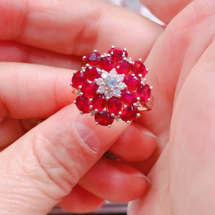 红宝石戒指18K金镶嵌