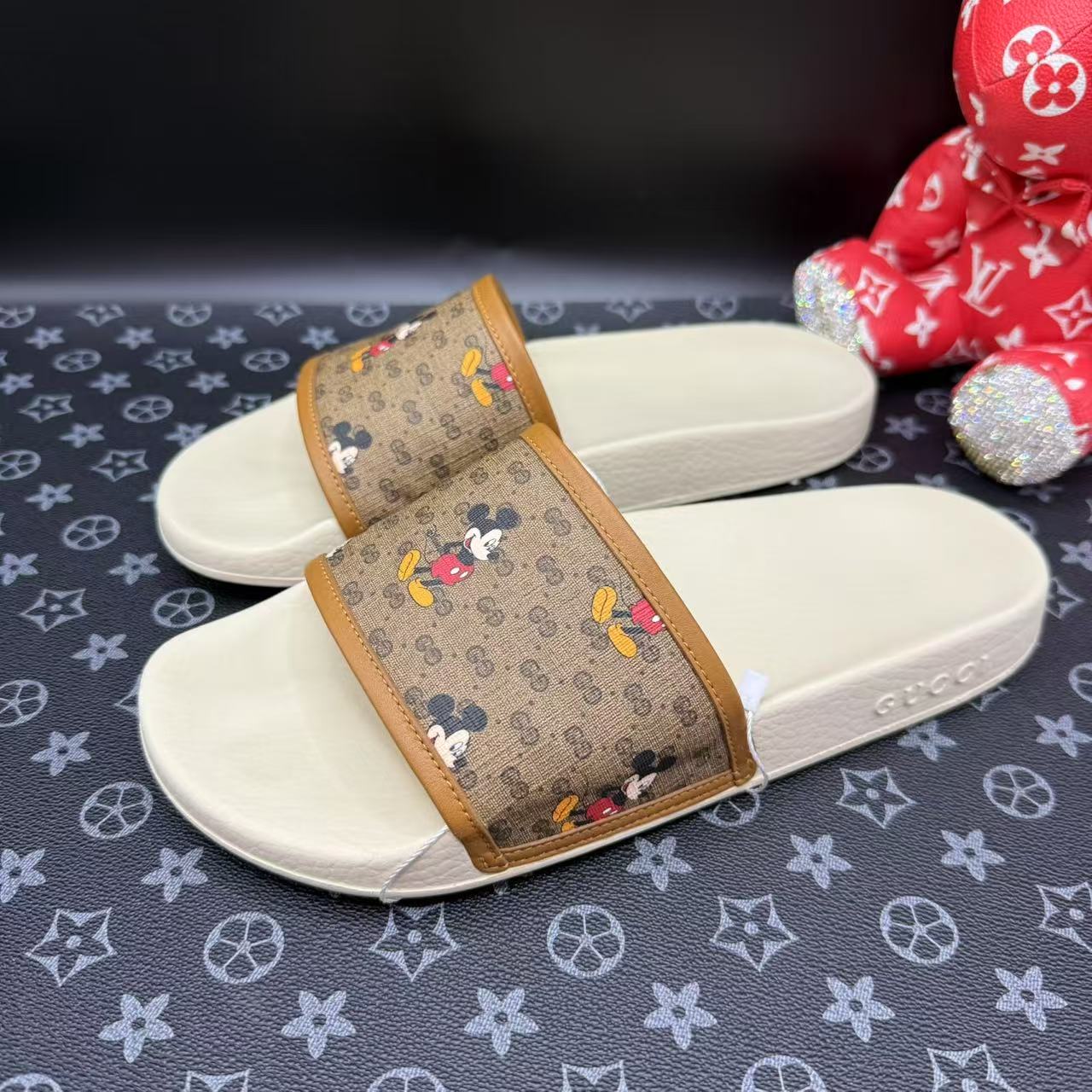 95新 GUCCI/古驰 男士棕老花米老鼠印花拖鞋42欧码 ddm2780