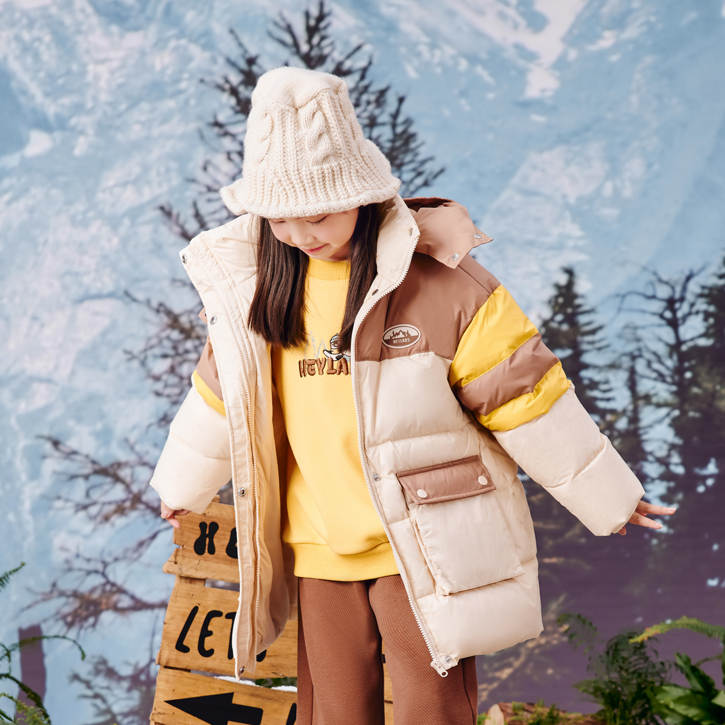 男生女生女大童三色拼接连帽羽绒服NCYAJ43565A