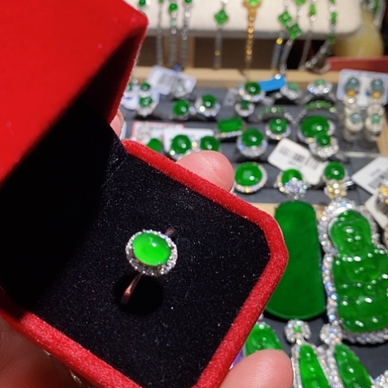 翡翠未镶嵌戒指戒指