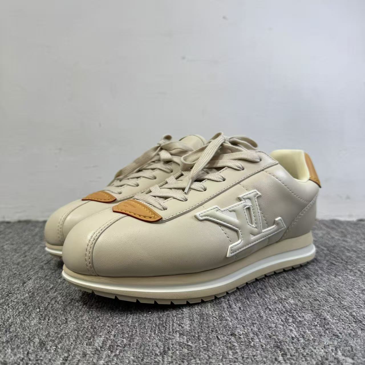99新 LouisVuitton/路易威登 25fw 米色面包运动鞋/7码/17311