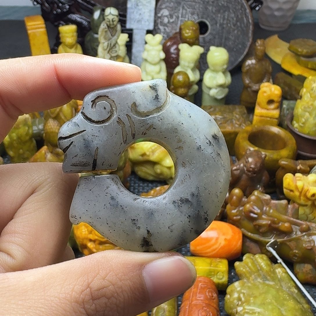 白玉菩提吊坠。。。