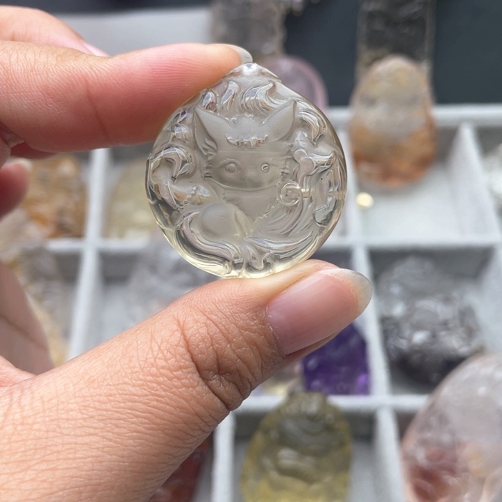 紫晶未镶嵌颈饰    