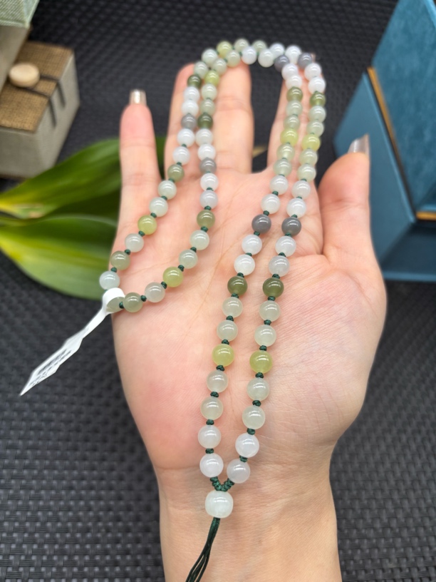 天然和田玉多宝圆珠6mm男女同款多色气质玉石挂坠绳毛衣链百搭款