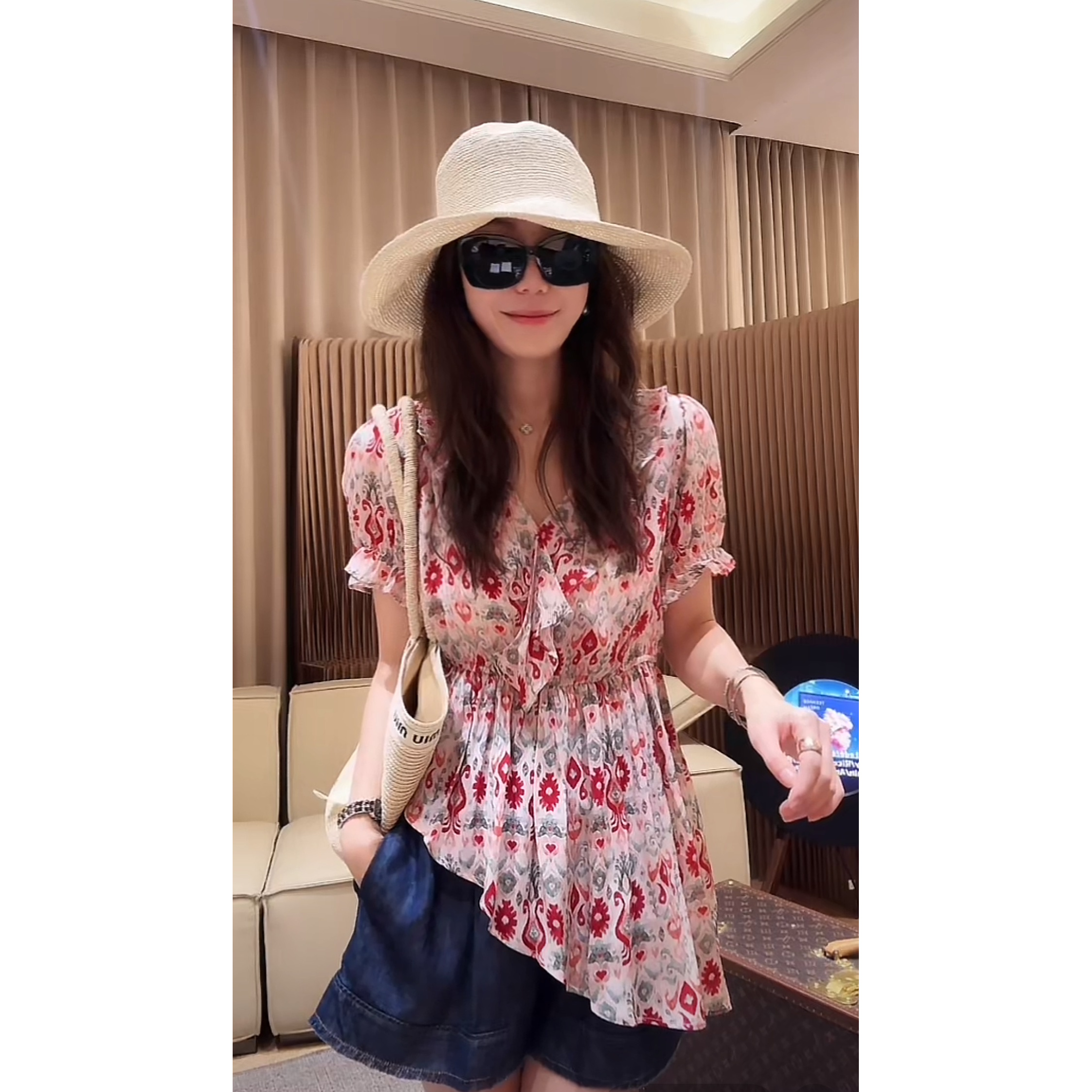 DEDM•STUDIODM/气质精致减龄显瘦不规则下摆碎花上衣2504TX/82732