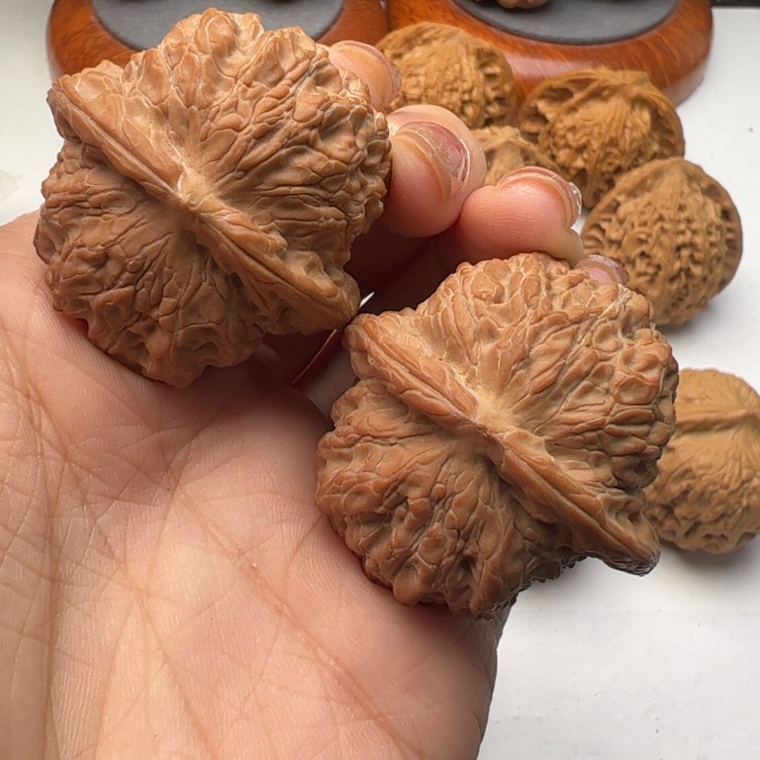 文玩核桃吊坠血麒麟39全品