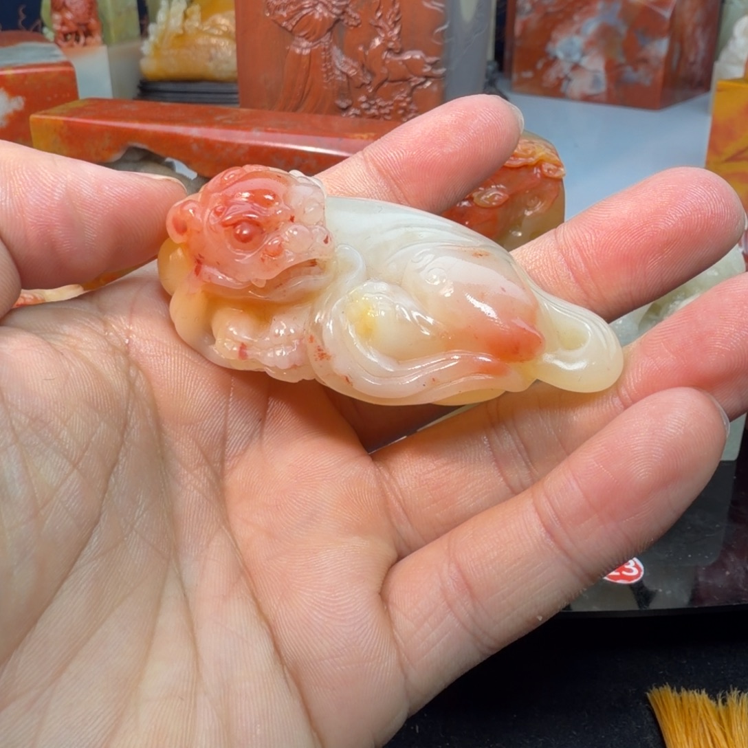 寿山石印石貔貅手把件