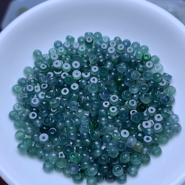 散珠翡翠卡2.8乘4.5冰蓝水算盘100个