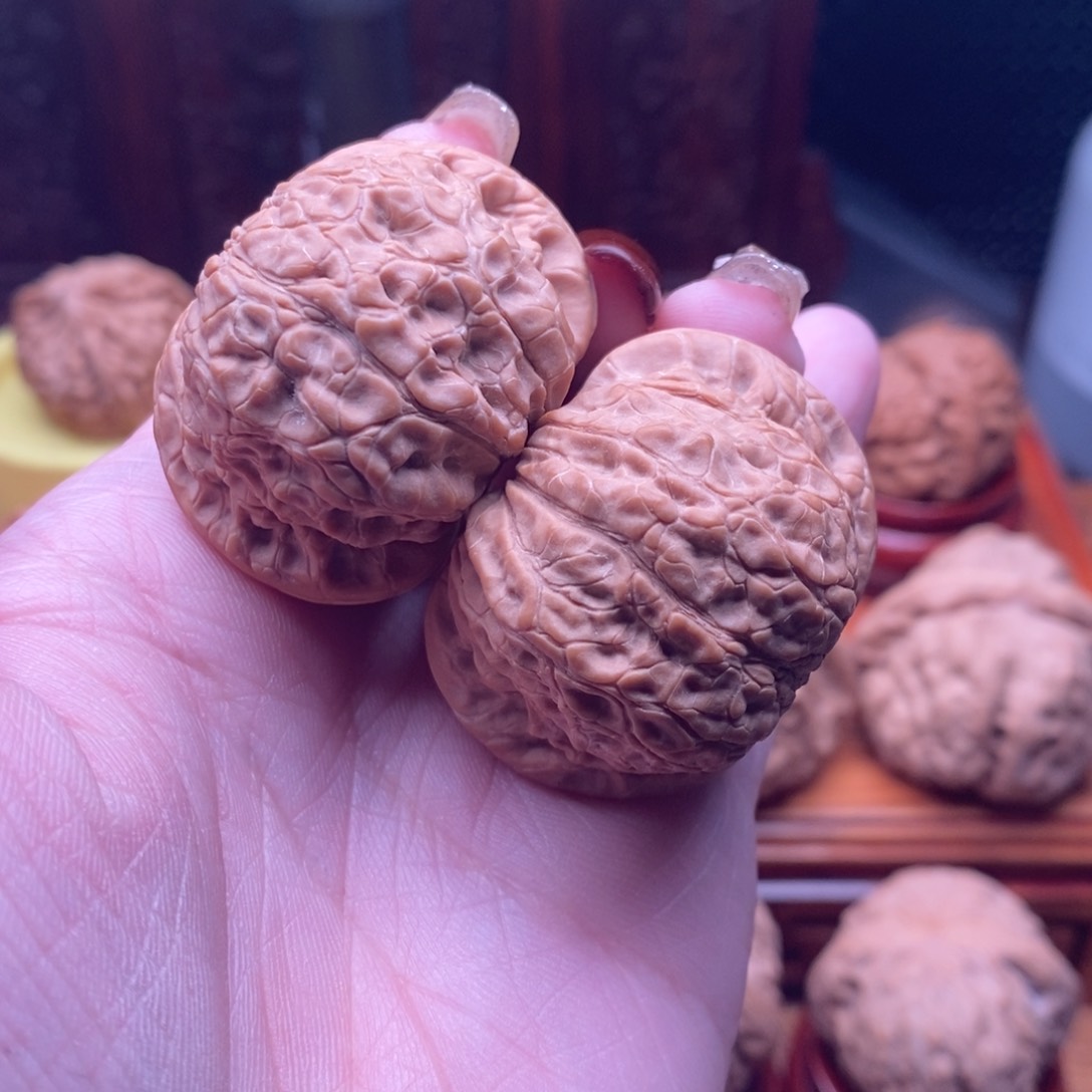 文玩核桃吊坠血麒麟40