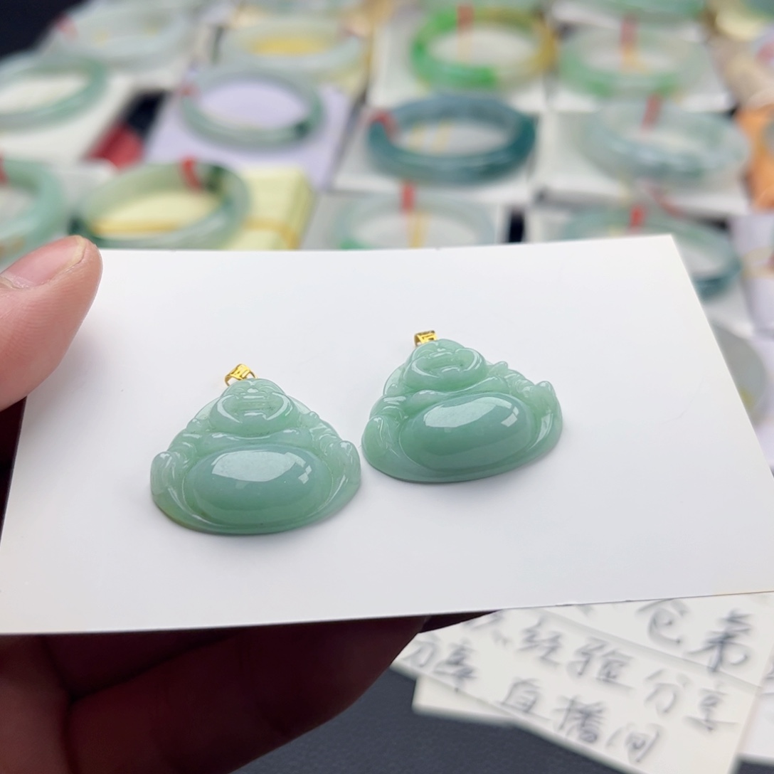 翡翠颈饰未镶嵌佛公